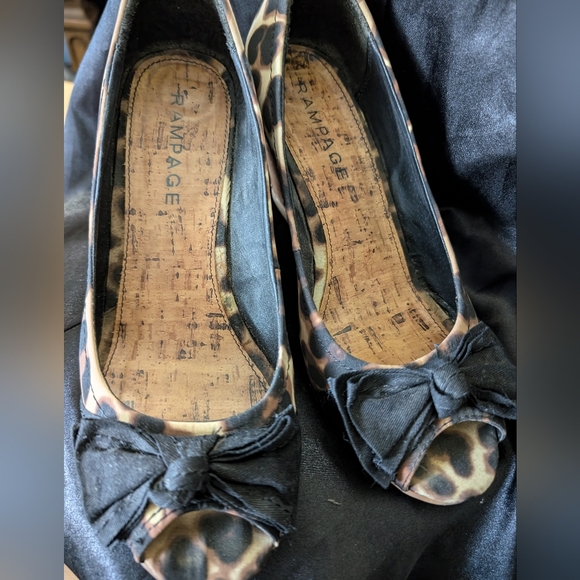 Wedge heels by Rampage, sz 10 - leopard, cork, and bows - Picture 2 of 5